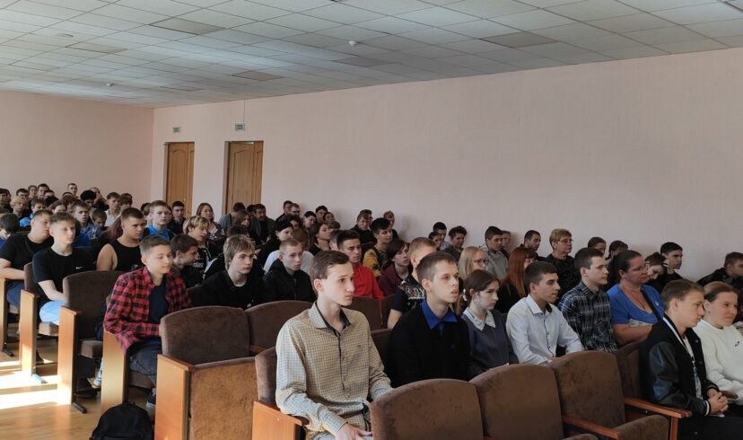 Встреча представителей правоохранительных органов с учащимися первого курса