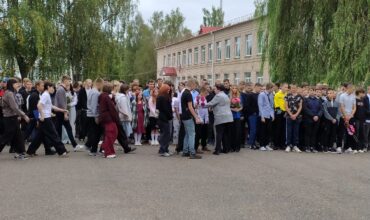 Праздничная линейка ко Дню знаний в Улльском колледже имени Л. М. Доватора
