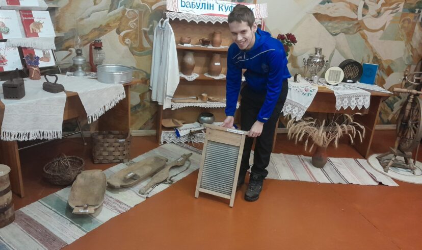 Экскурсия в этнографический уголок «Бабулiн куфэрак»