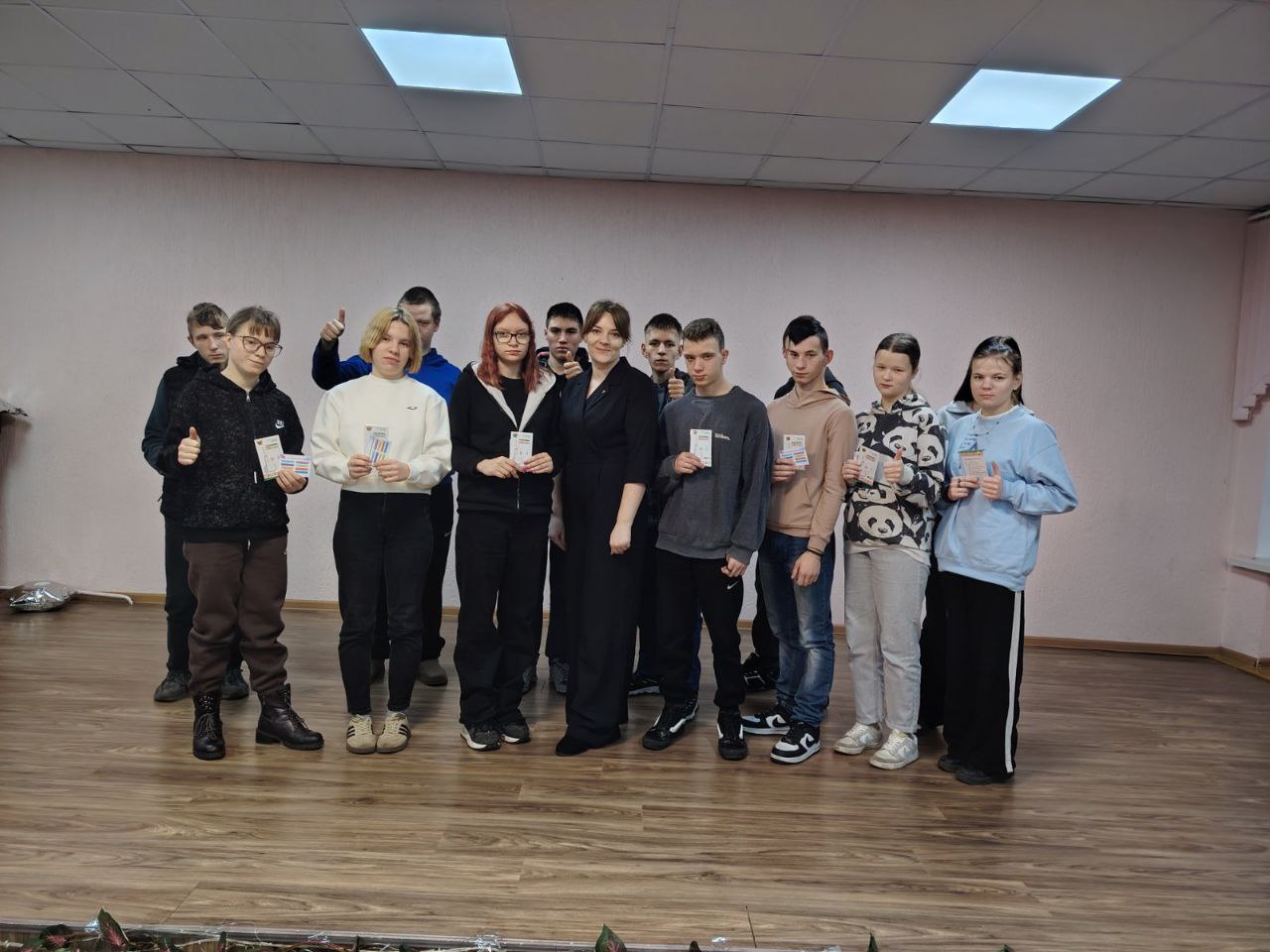 Торжественное вручение членских карточек БРСМ